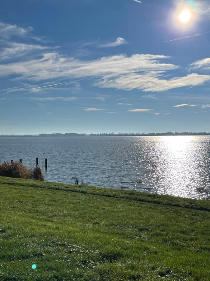 Nieuwe Beachbungalow Aan Ijsselmeer 39 24 Four Seasons Lemmer Exterior photo